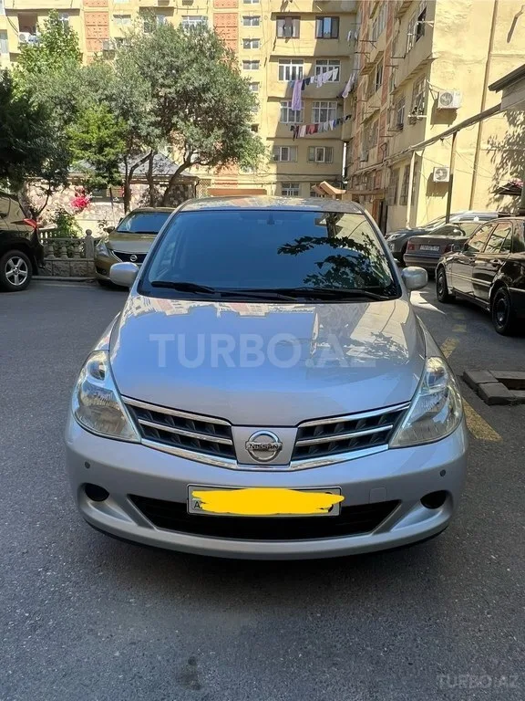 Nissan Tiida — foto 1/4
