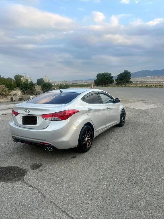Hyundai Avante — foto 2/4