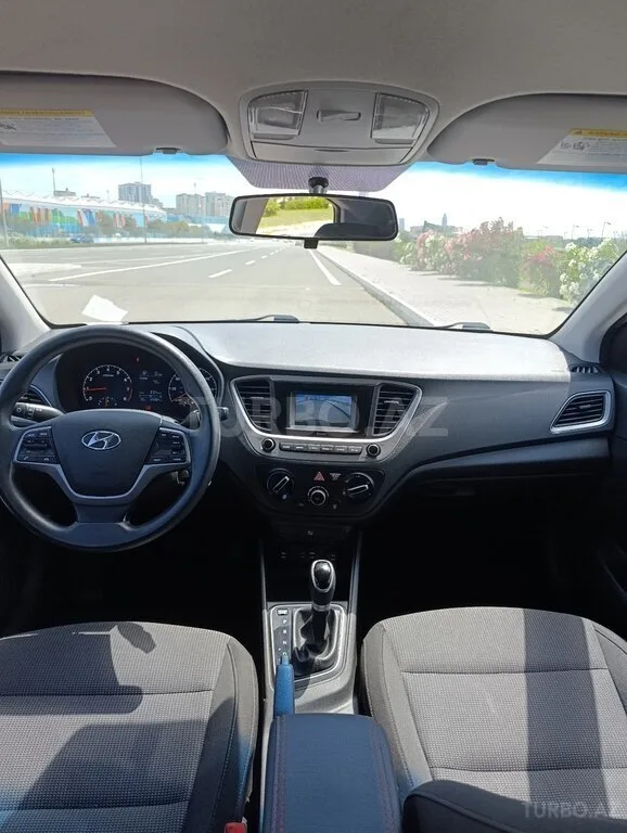 Hyundai Accent — foto 3/4