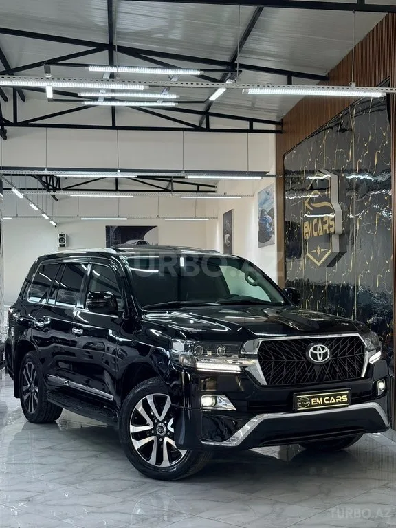 Toyota Land Cruiser — foto 1/4
