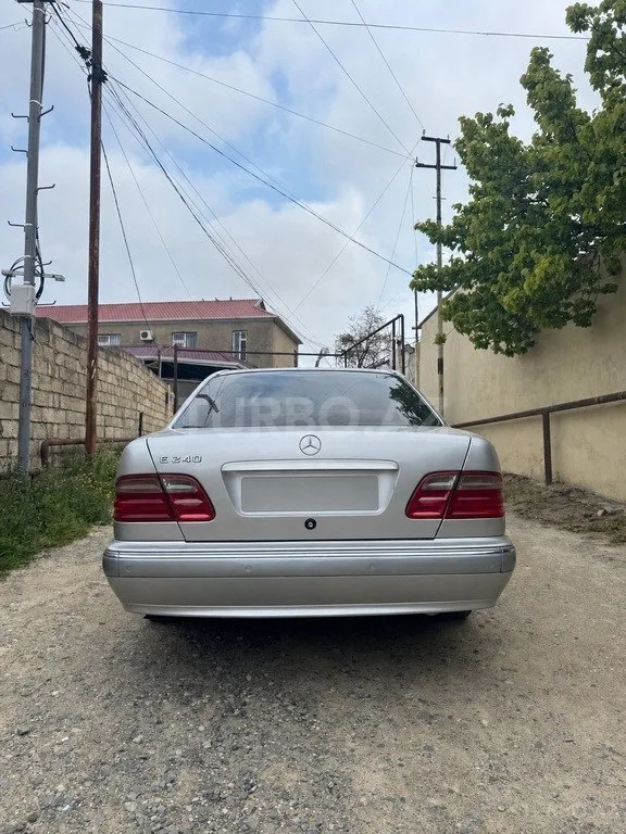 Mercedes E 240 — фото 2/4
