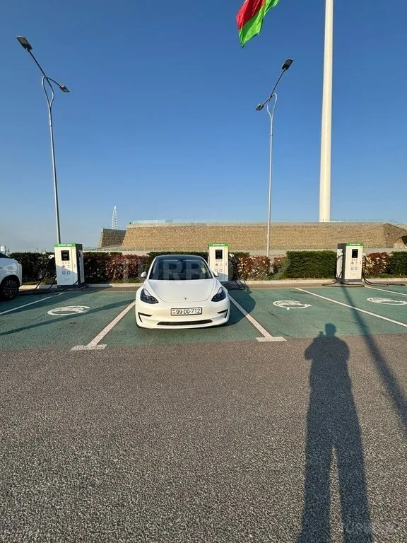 Tesla Model 3 — foto 2/4