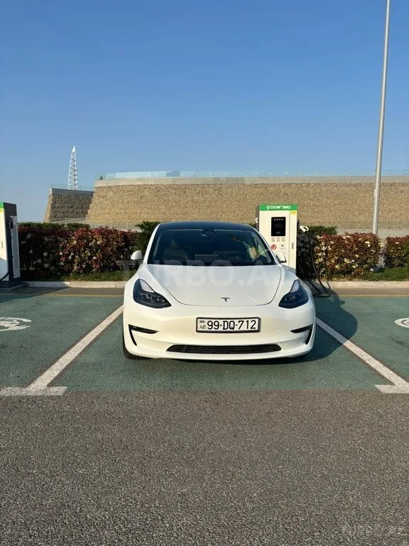 Tesla Model 3 — foto 3/4