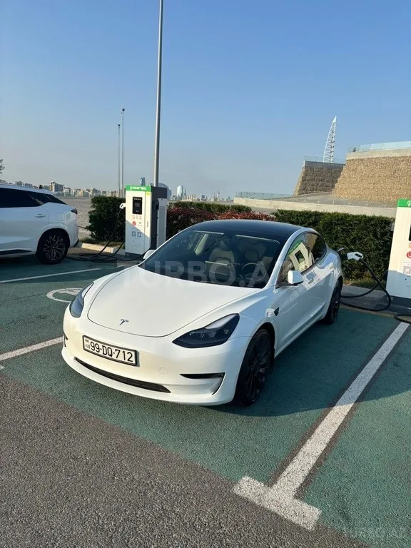 Tesla Model 3 — foto 4/4
