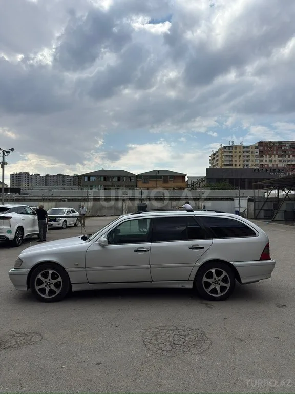Mercedes C 220 — foto 3/4