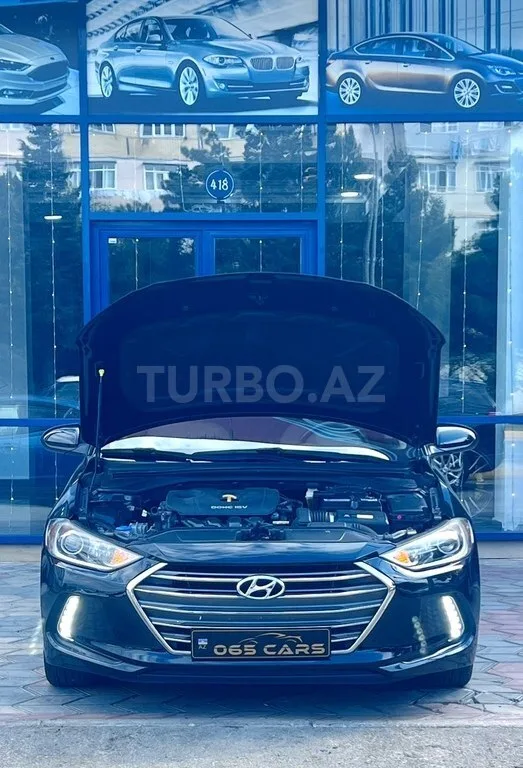 Hyundai Elantra — foto 2/4