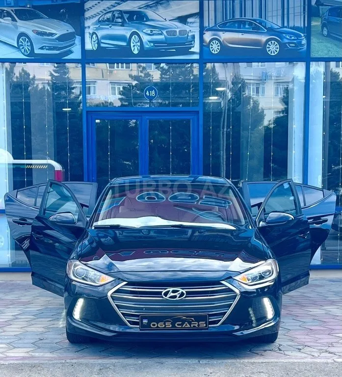 Hyundai Elantra — foto 3/4