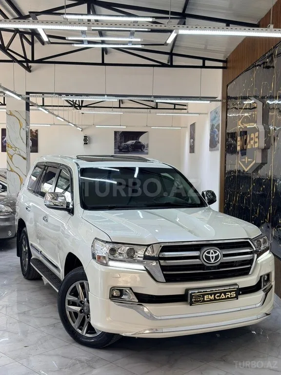 Toyota Land Cruiser — foto 1/4