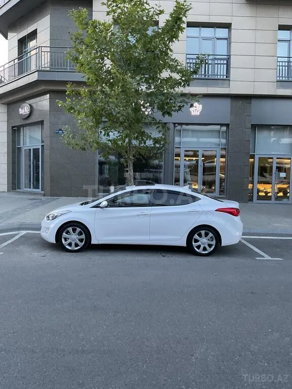 Hyundai Elantra — foto 4/4