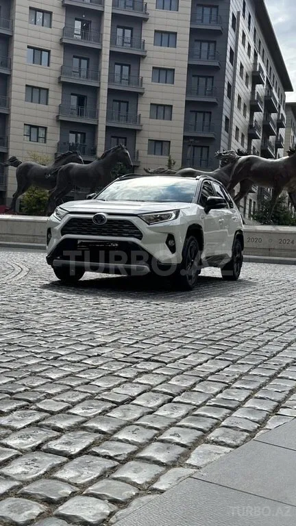 Toyota RAV4 — foto 2/4