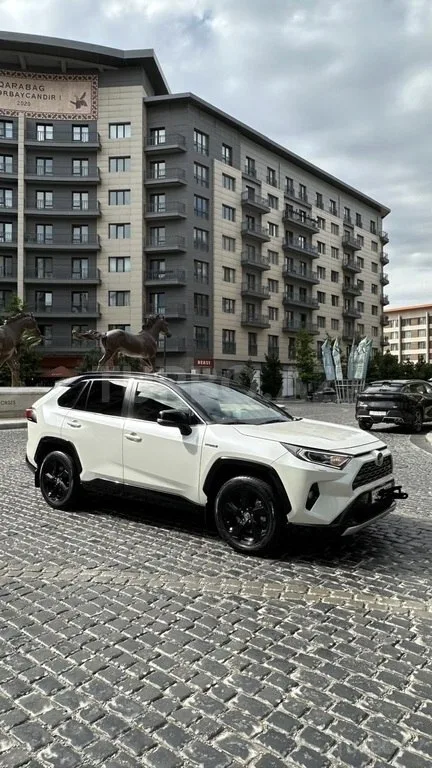 Toyota RAV4 — foto 3/4