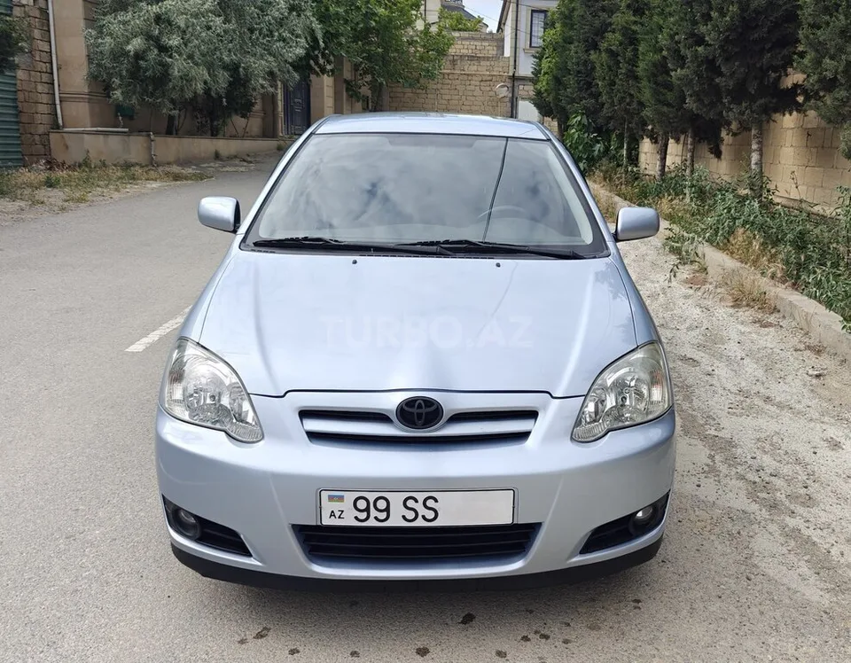 Toyota Corolla — foto 1/4
