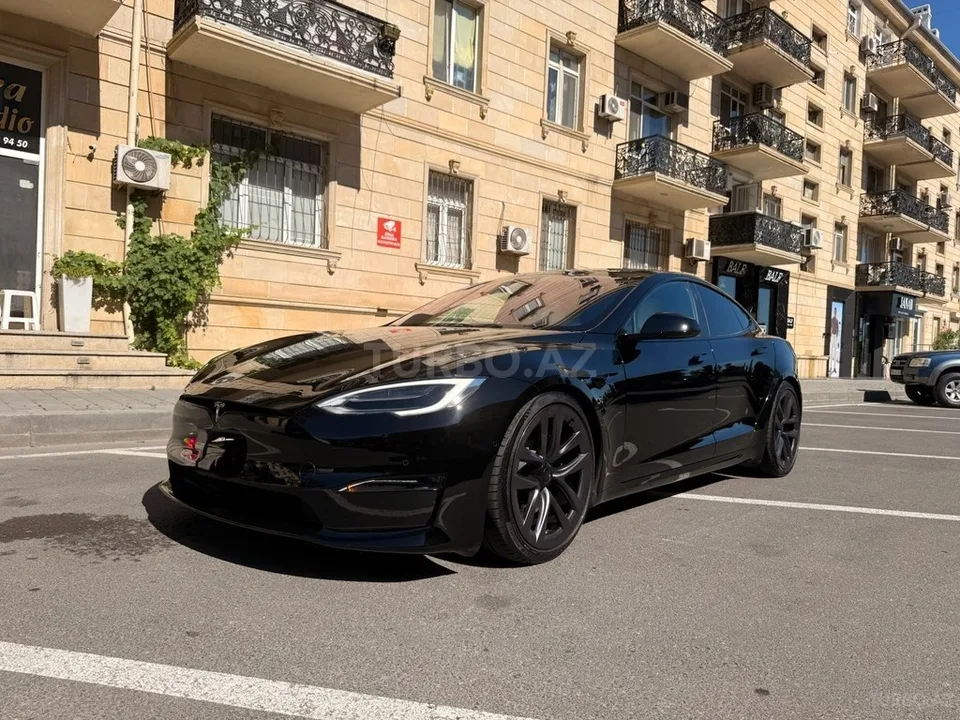Tesla Model S — foto 1/4