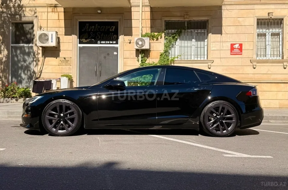 Tesla Model S — foto 4/4