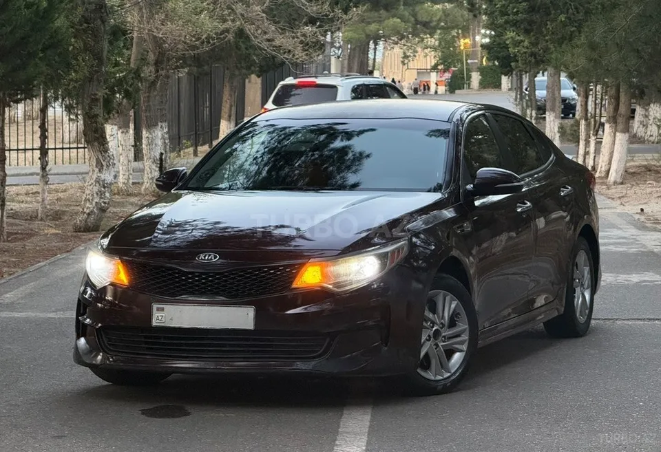 Kia Optima — фото 1/4