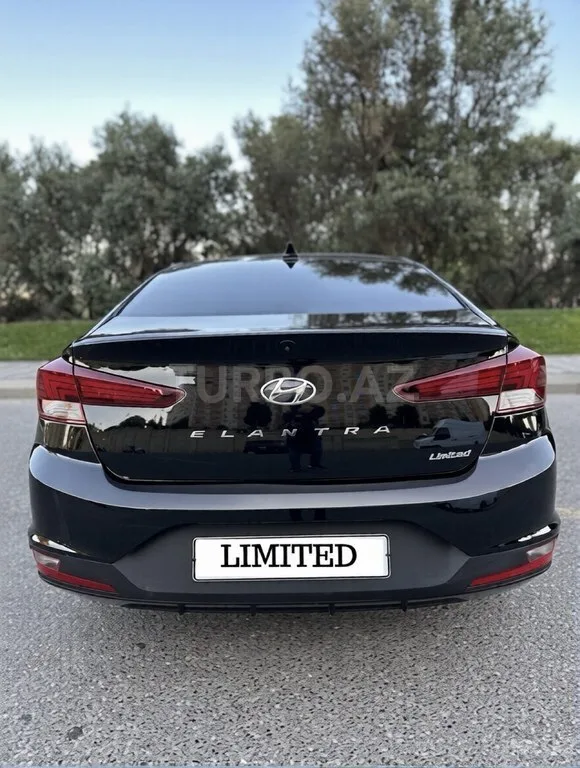 Hyundai Elantra — фото 4/4