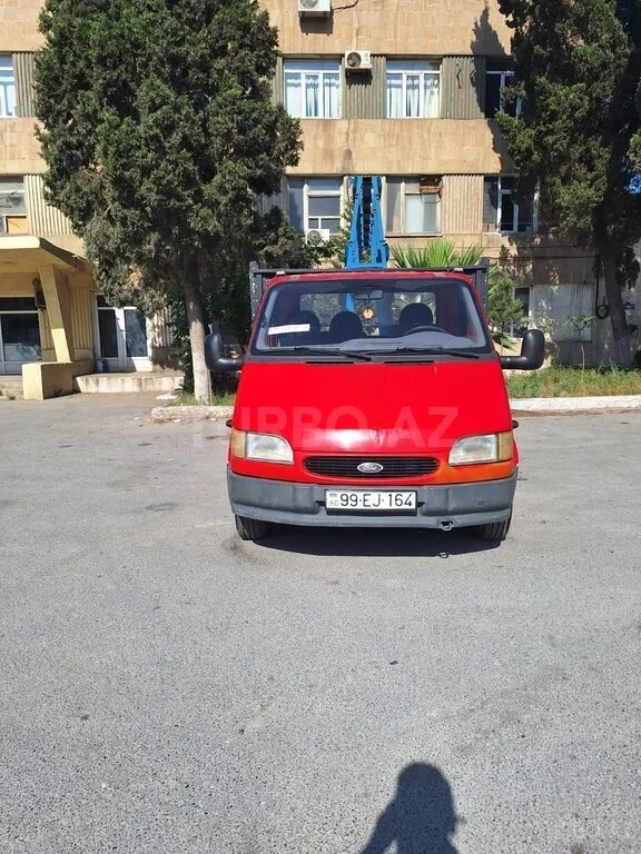 Ford Transit — foto 1/4