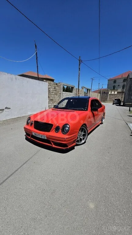 Mercedes E 320 — foto 1/4