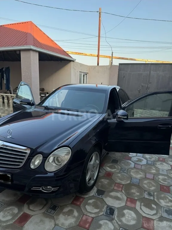 Mercedes E 220 — foto 3/4