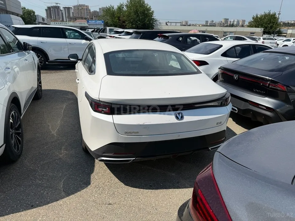 Changan Eado — foto 3/4