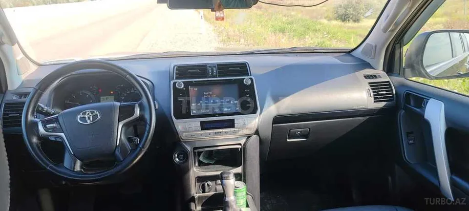 Toyota Land Cruiser Prado — foto 3/4
