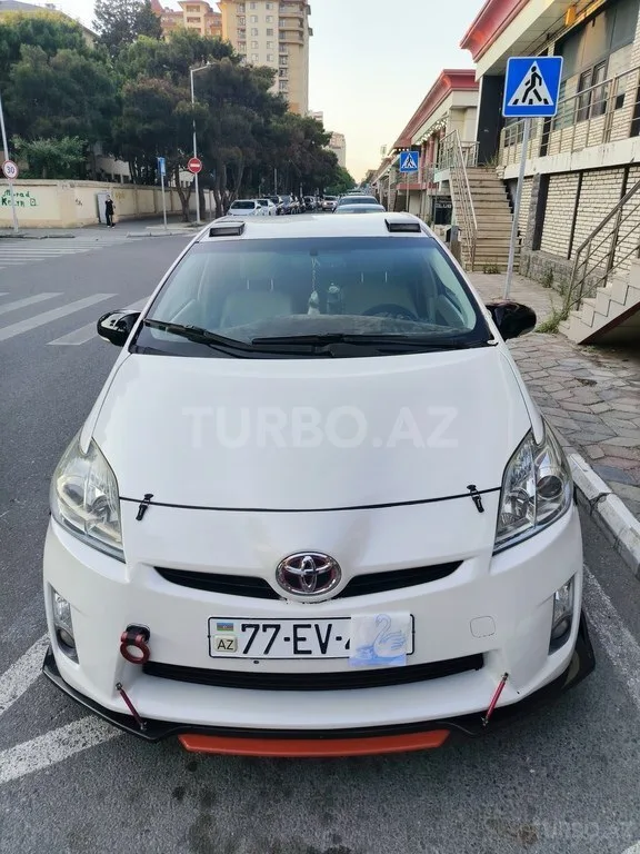 Toyota Prius — фото 2/4