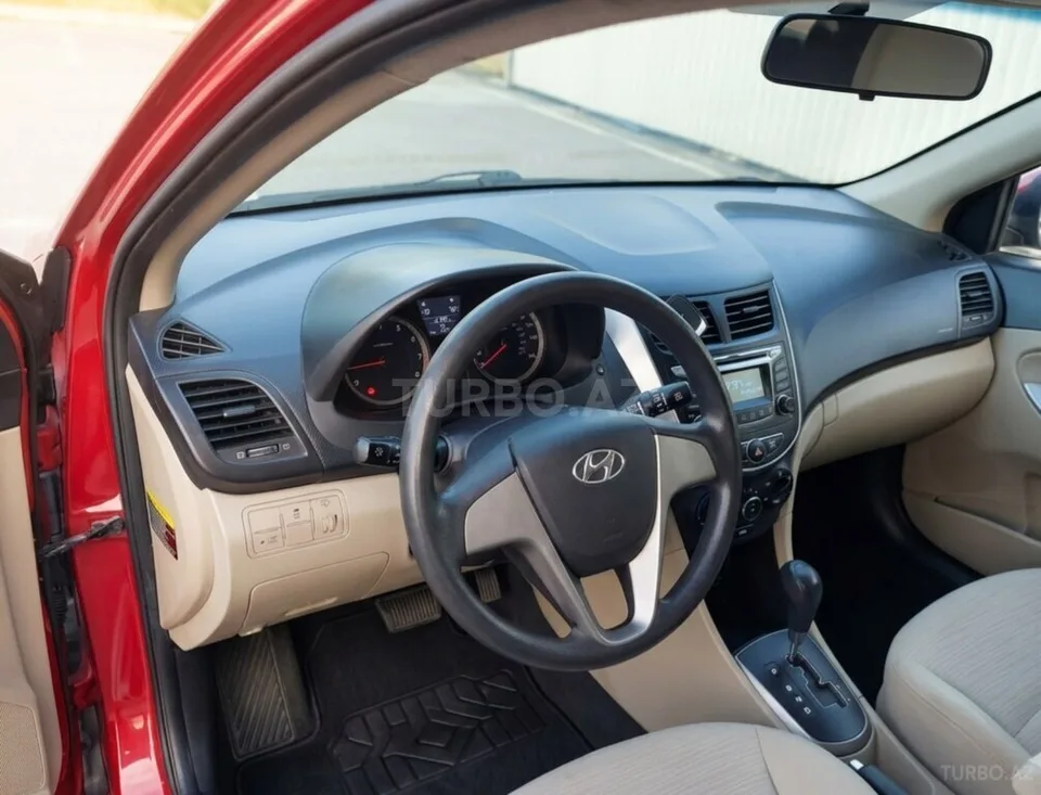 Hyundai Accent — foto 3/4