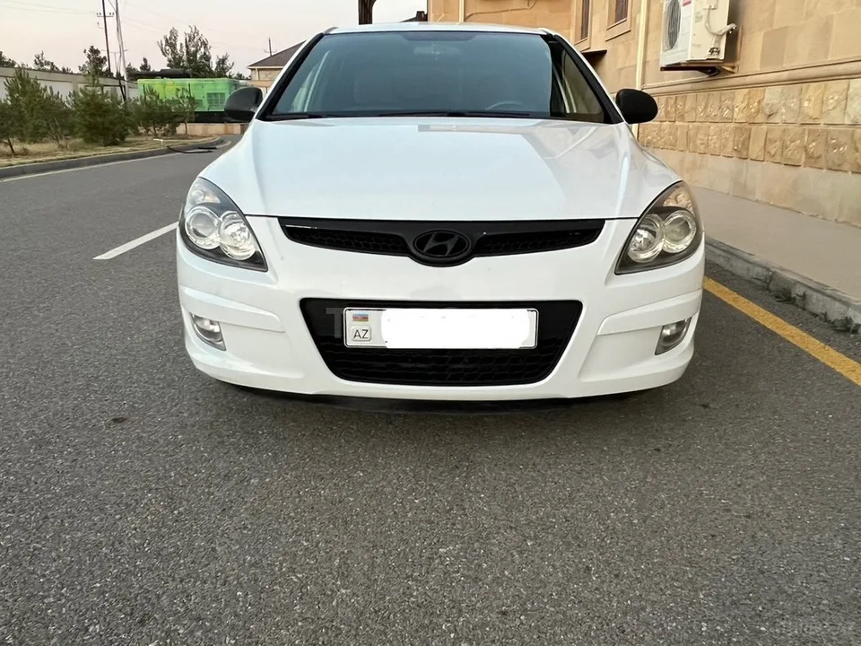 Hyundai i30 — фото 1/4