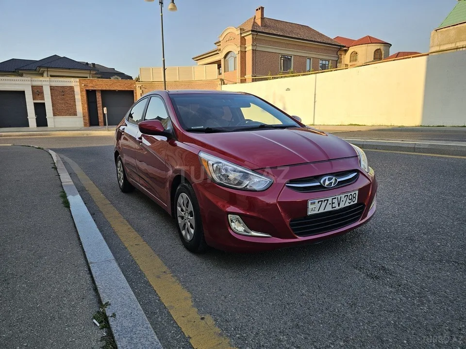 Hyundai Accent — foto 1/4