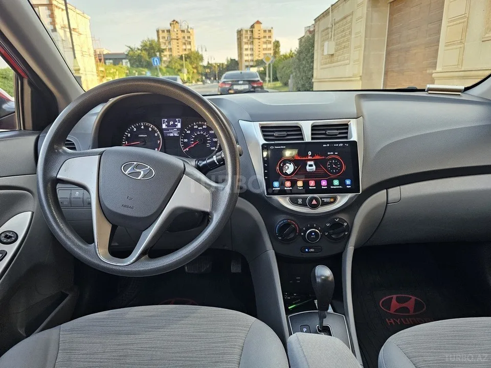 Hyundai Accent — foto 3/4