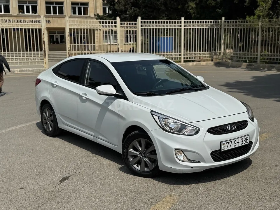 Hyundai Accent — foto 1/4