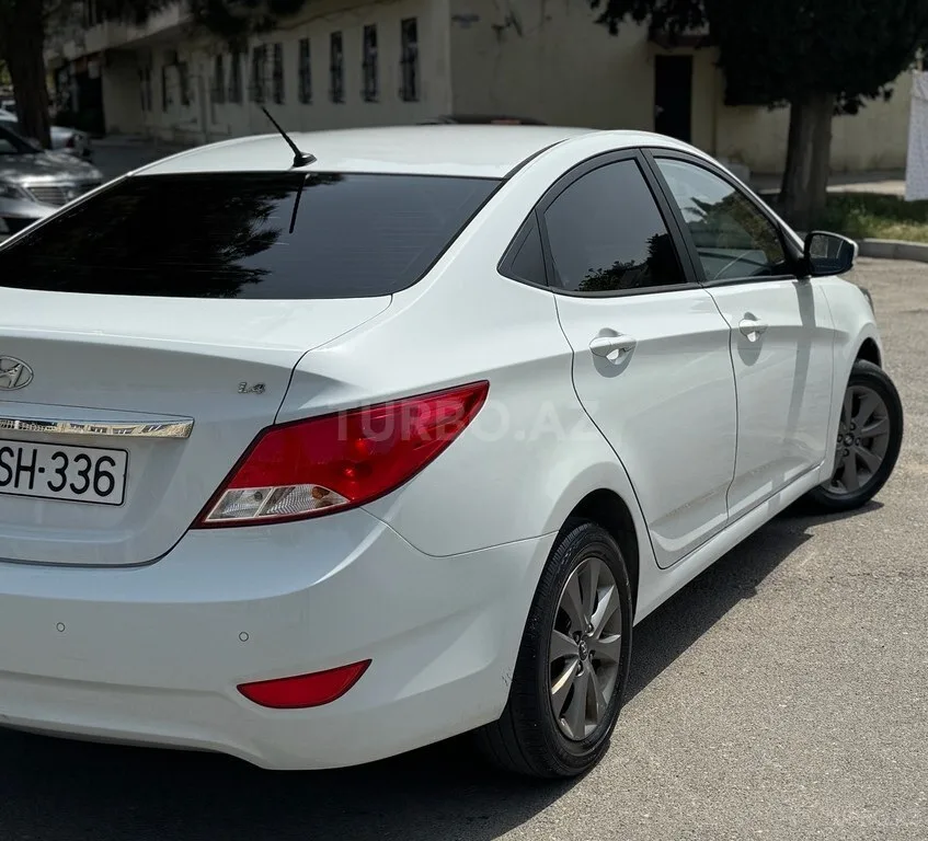 Hyundai Accent — foto 3/4