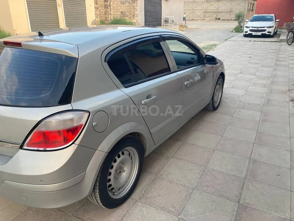 Opel Astra — foto 3/4