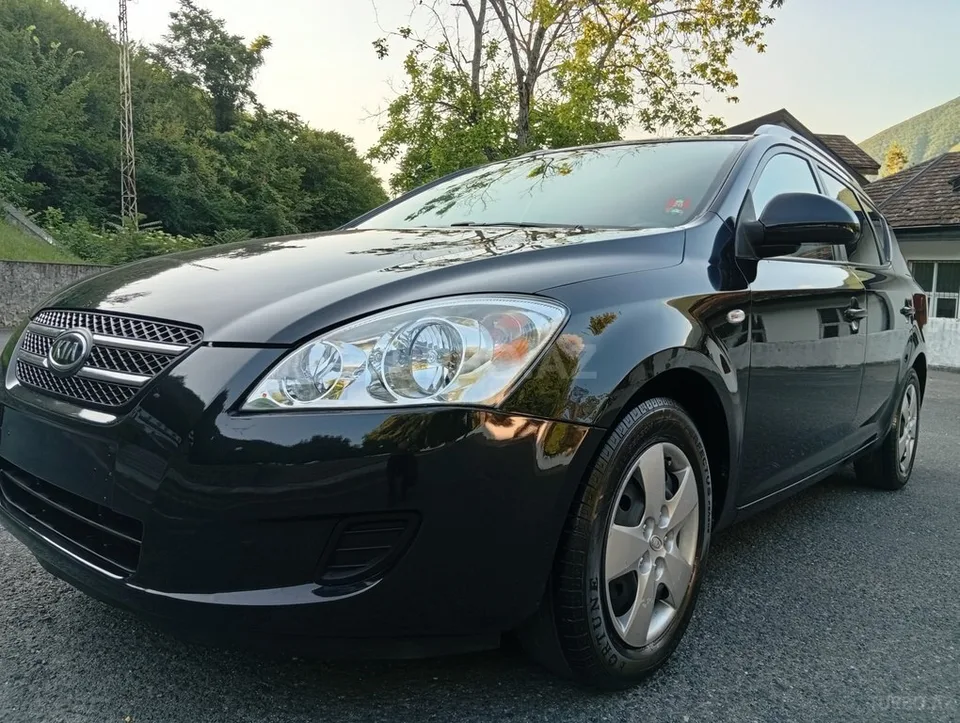 Kia Ceed SW — foto 3/4