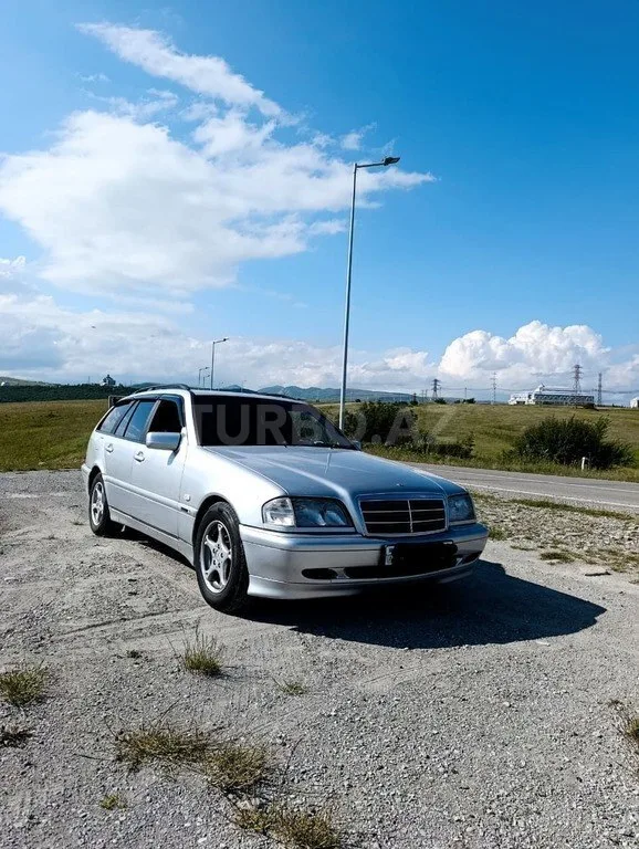 Mercedes C 200 — foto 1/4