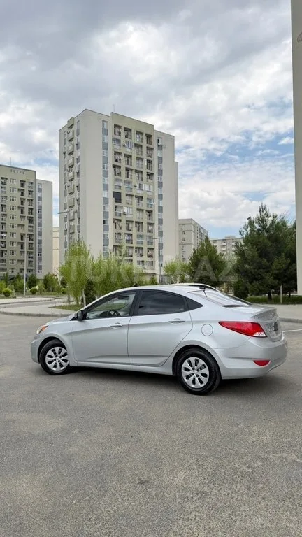 Hyundai Accent — фото 2/4