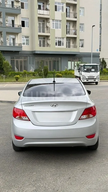 Hyundai Accent — фото 3/4