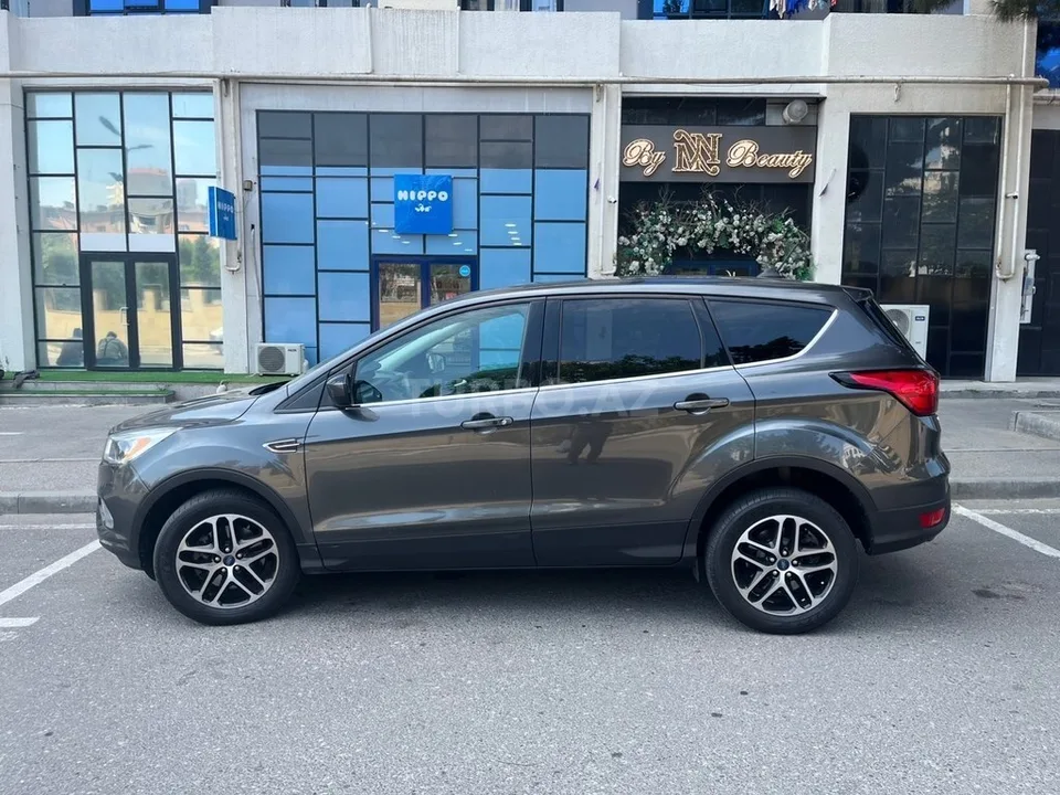 Ford Escape — foto 2/4