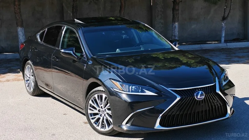 Lexus ES 300h — foto 1/4