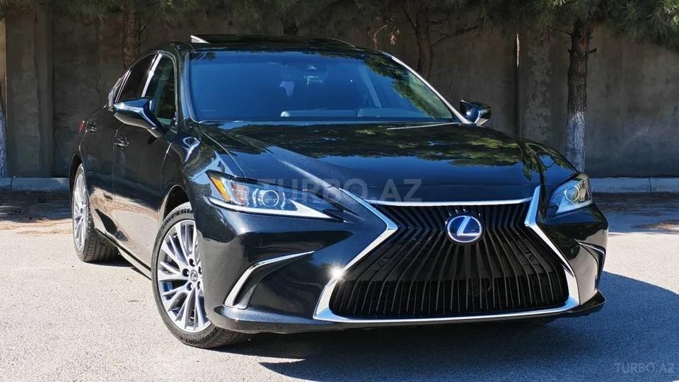 Lexus ES 300h — foto 2/4
