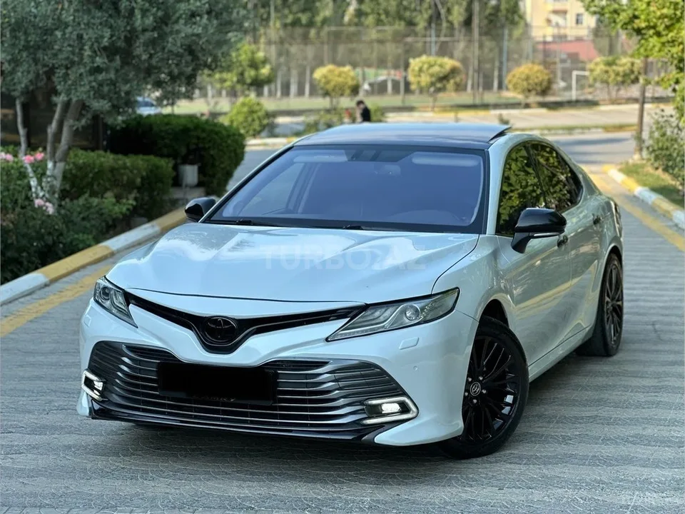 Toyota Camry — foto 1/4