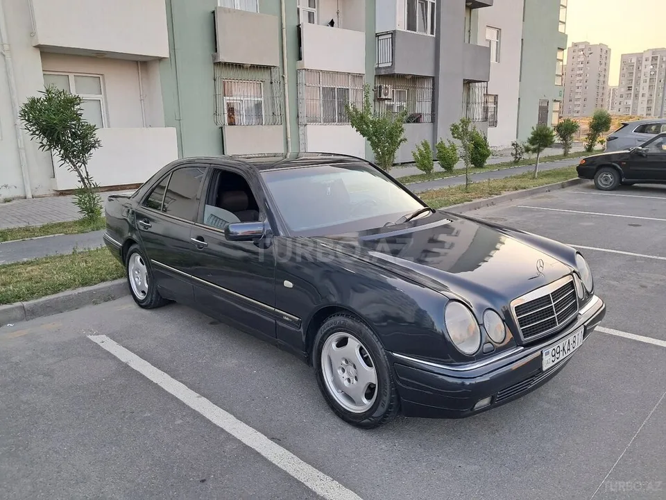 Mercedes E 230 — foto 2/4