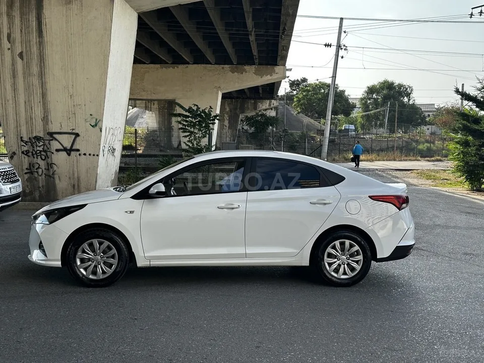 Hyundai Accent — foto 3/4