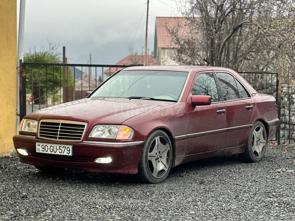 Mercedes C 230 — foto 1/4