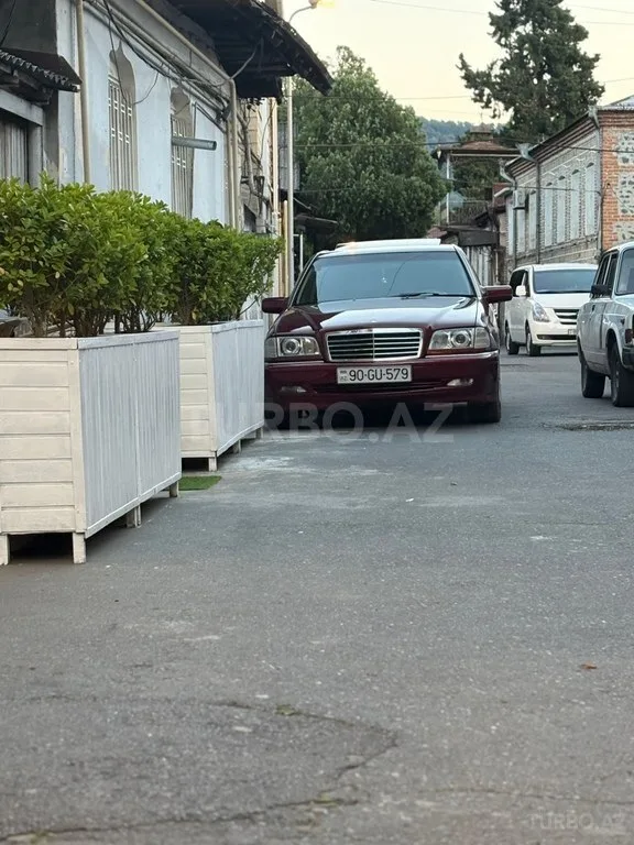 Mercedes C 230 — foto 3/4