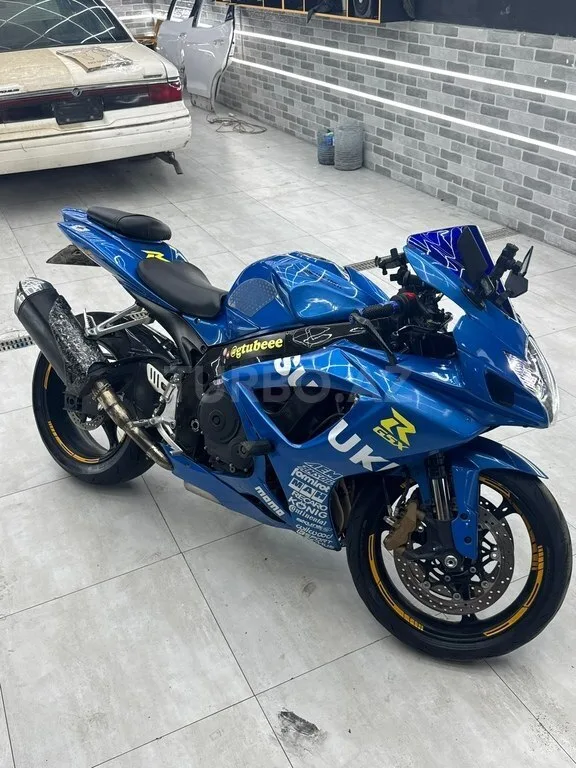 Suzuki GSX-R 750 — foto 2/4
