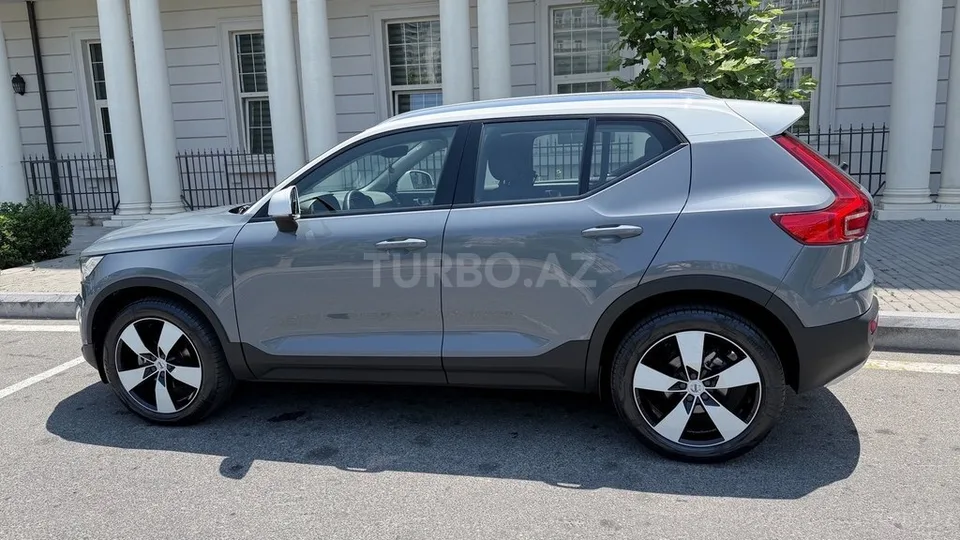Volvo XC40 — foto 3/4