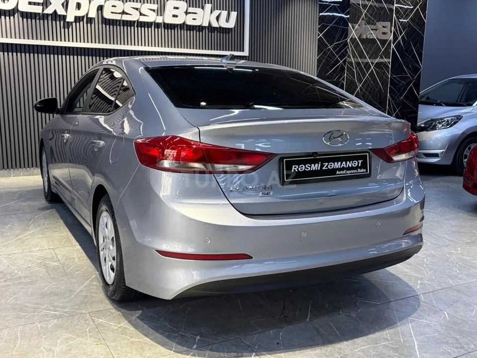 Hyundai Elantra — фото 4/4