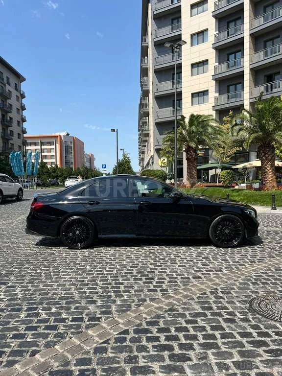 Mercedes E 350 — foto 3/4