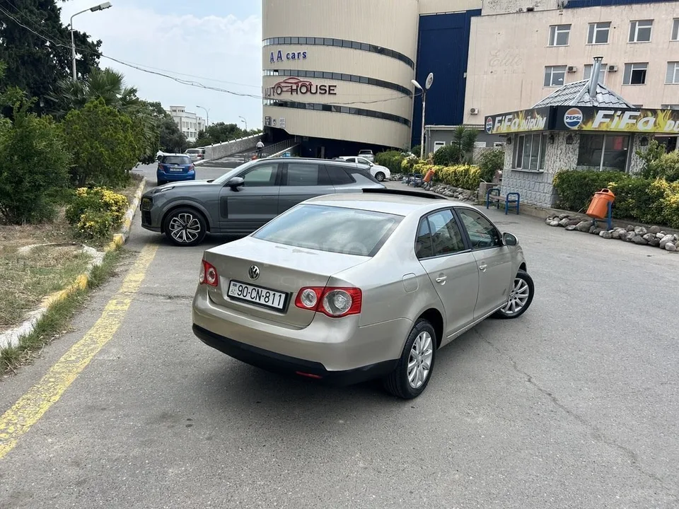 Volkswagen Jetta — foto 4/4